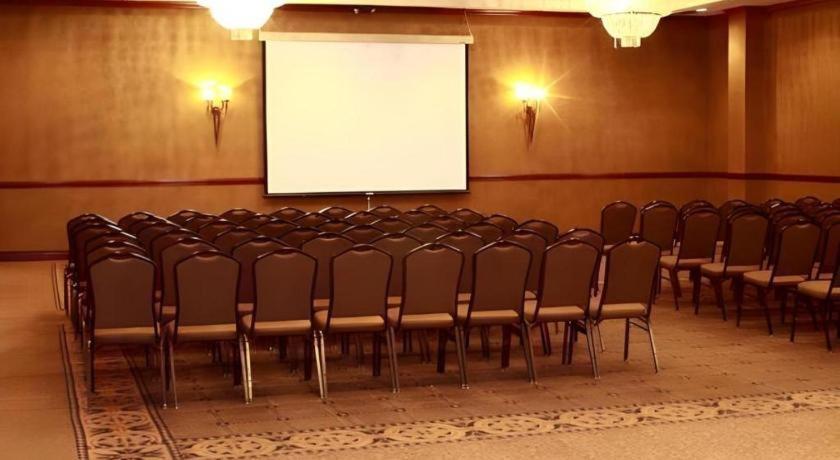 Garden Plaza Hotel Saddle Brook Exterior foto