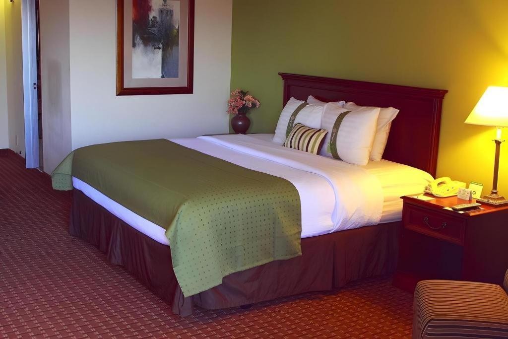 Garden Plaza Hotel Saddle Brook Exterior foto